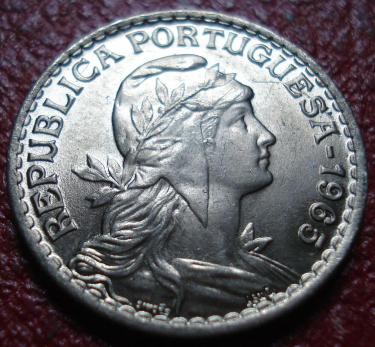 1965 PORTUGAL 1 ESCUDO IN UNCIRCULATED CONDITION