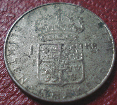 1957 TS SWEDEN 1 KRONA IN VF CONDITION (.400 SILVER)