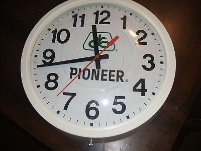 Pioneer Seed Company Collectable electric Clock  LARGE  NiCE