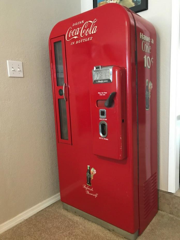 1949 antique Coke machine. Fully restored, excellent working condition