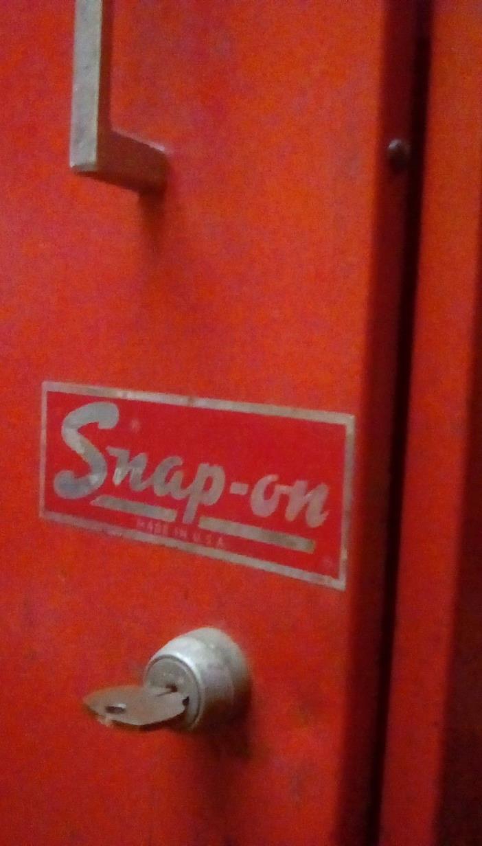 snap on tool wall hung cabnet