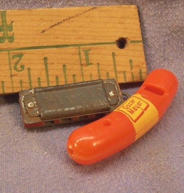 VINTAGE MINIATURE HARMONICA & HOT DOG WHISTLE OSCAR MEYER