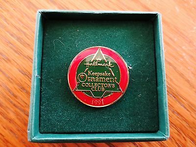 1991 Hallmark Keepsake Ornament Collectors Club Member Metal Pinback Button Box