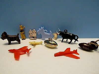 RARE VTG. LOT OF 12 CRACKER JACK & GUMBALL MACHINE CHARMS & 2 PROMOTIONAL ITEMS