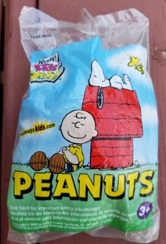 Snoopy Wendy's Kids Meal Peanuts Toy Doll 2006 NIP Collectible Classic Comics