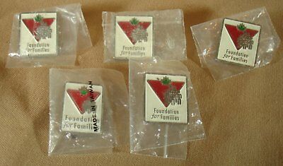 LOT OF 5 CANADIAN TIRE FOUNDATION FOR FAMILIES BADGES, PINS