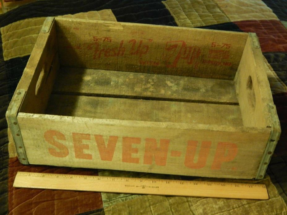 SEVEN UP ~ 7up (1975) Soda Pop Bottle WOOD CRATE CASE Carrier 