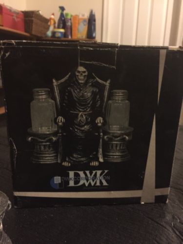 Dwl Corporation Undertaker Skeleton Salt And Pepper Holder