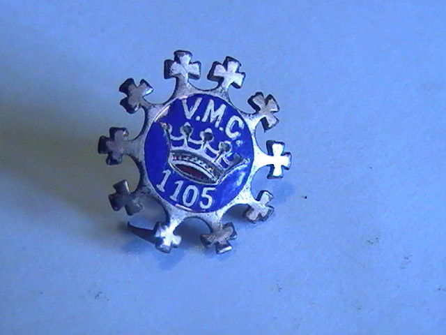 PIN V. M. C. PIN SCREW BACK FATERNAL ASSOCIATION ROYAL ARNACUM 1105  CROWN VMC