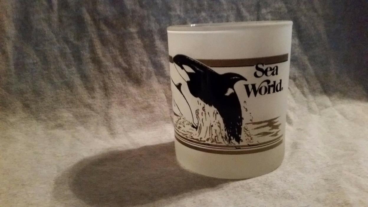 Rare Vintage 1968 Sea World Frosted Glass with Shamu the Whale