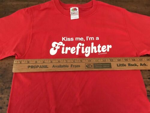 Kiss me I'm a Firefighter T-Shirt Small Firefighting Fireman Firewoman Firehosue