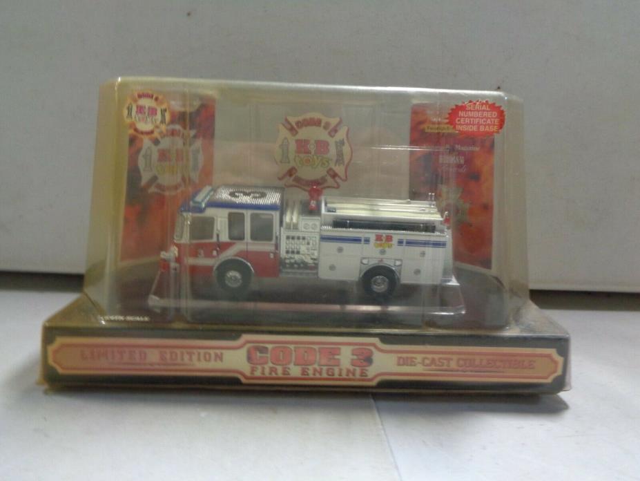 Code 3 2000 KB Toys Managers Pumper Fire Engein 1/64  (1)