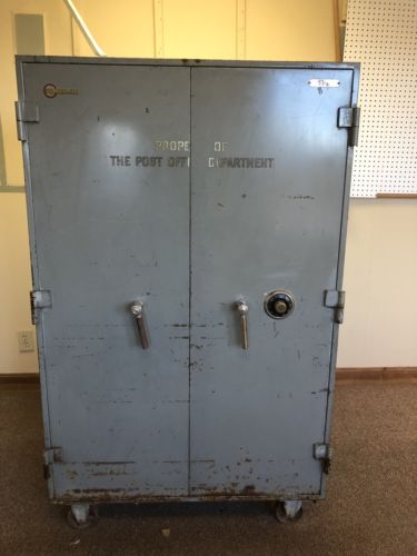 mosler safe two door  with inner safe , old post office safe, good condition