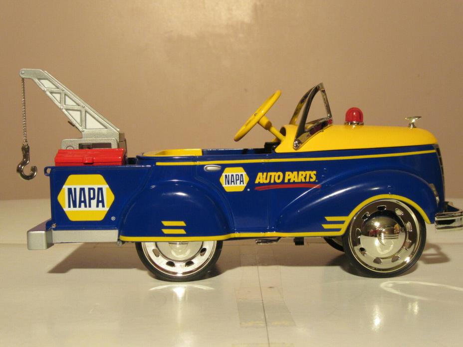 Napa 1/6 Scale Toy Die-cast Metal 1940 Gendron Tow Truck Toy Pedal Car