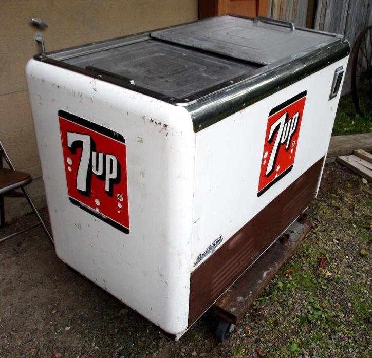 7-Up Pop Machine 1950's Sliding Doors Quikold Chest Cooler Embossed Logos