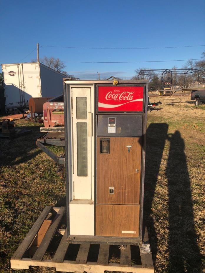 COKE  MACHINE Good original condition but stopped cooling recently local pickup