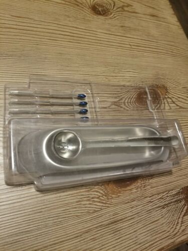 Bombay Sapphire olive spoon, tray, and picks