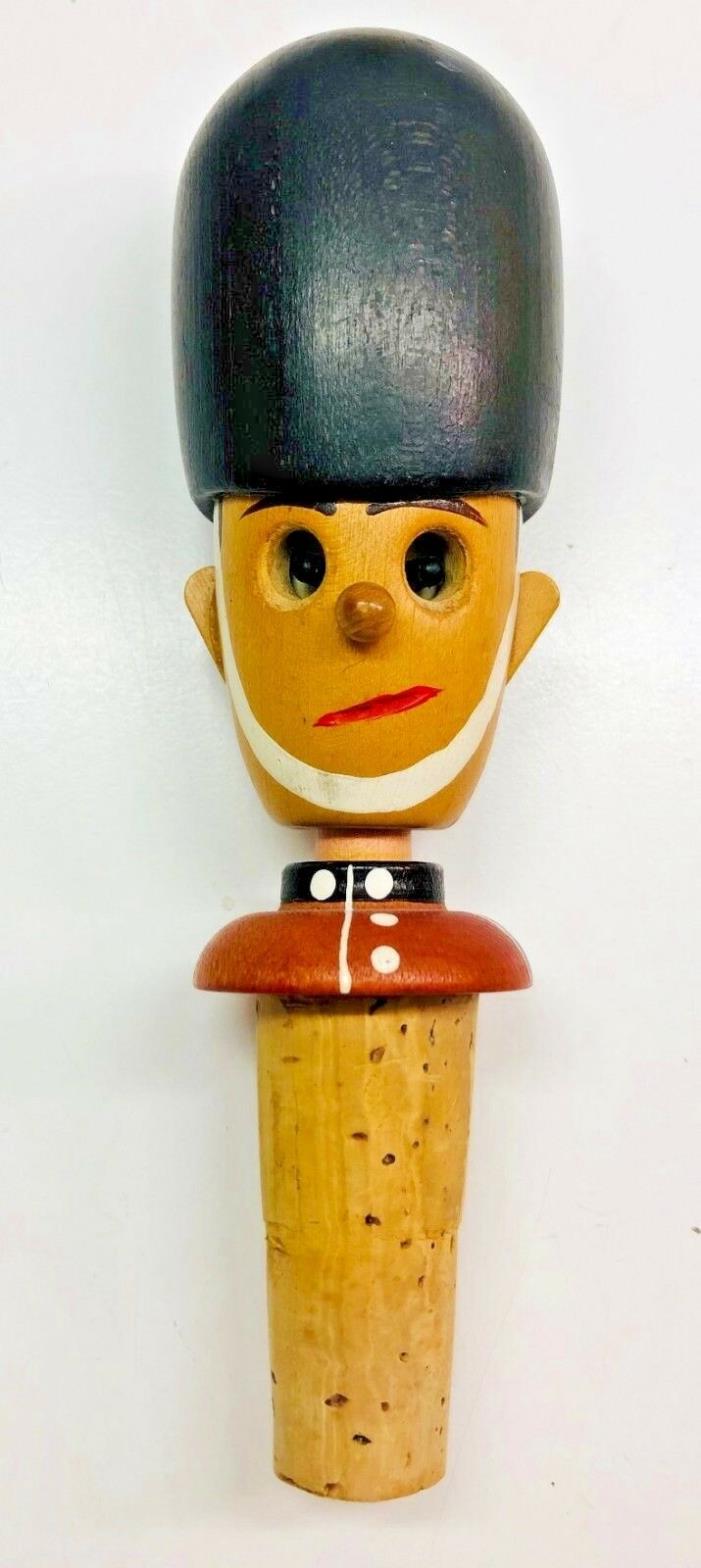 Wood QUEEN'S PALACE GUARD Wine Cork Bottle Stopper ENGLISH Britain Hand Painted