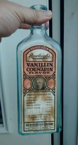 Rawleigh's Vanillin Coumarin flavor extract bottle with label