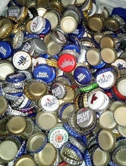 300 Beer Bottle Caps - No Dents.  (FREE SHIPPING)