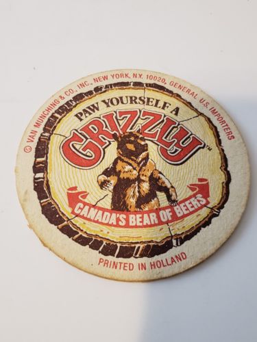 8 RARE BEER COASTERS PAW YOURSELF A GRIZZLY CANADA BREWER VAN MUNCHING & CO.