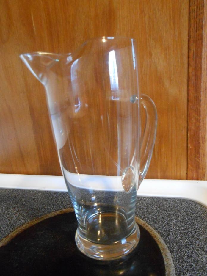 Vintage Blown Glass Martini pitcher in excellent Condition 9 inch tall