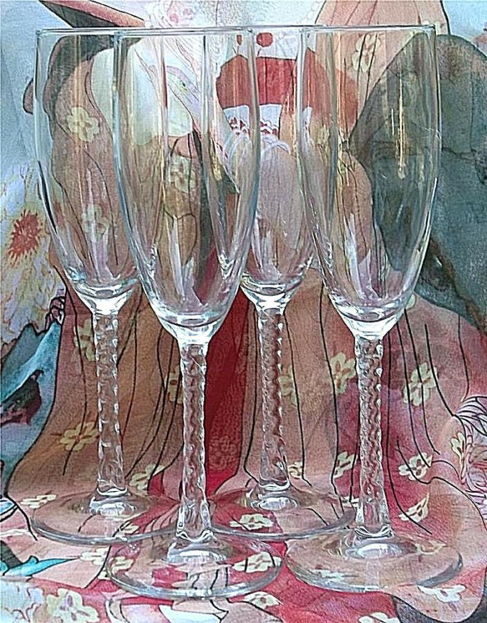 4 Gorgeous Clear Champagne Glasses with a Twisted Stem
