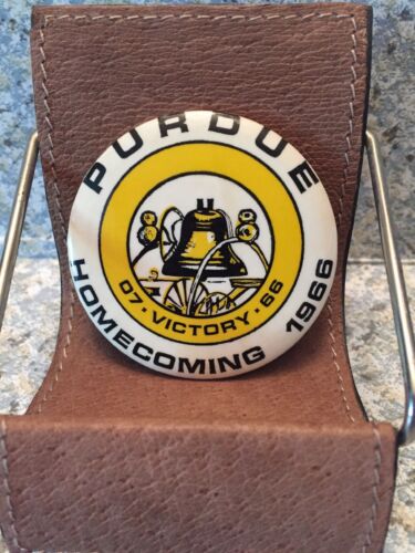 1 pin button PURDUE 07-VICTORY-66 Homecoming 1966