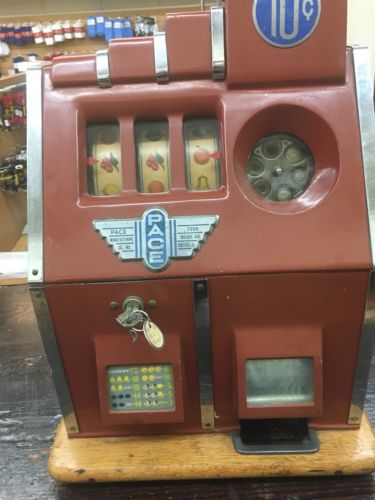 1940 Pace Rocket 10 Cent Slot Machine.