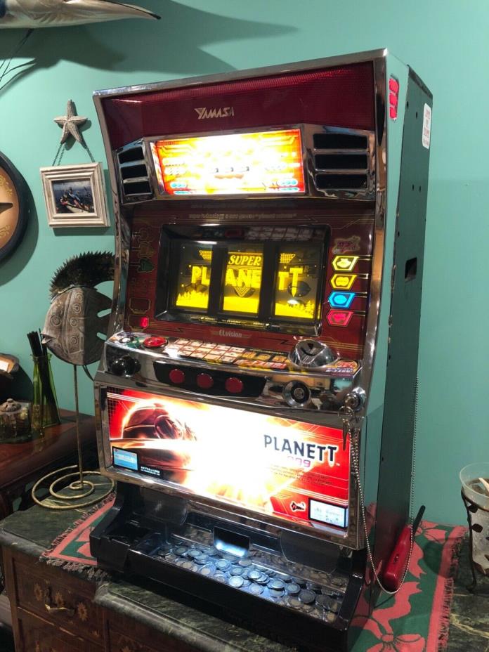 PLANET T 999 Holographic Pachislo Slot Machine & Tokens