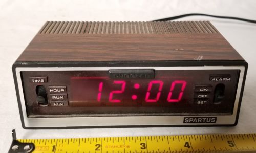 Spartus Comet III Digital Alarm Clock Faux Wood Grain Iconic Alarm Sound