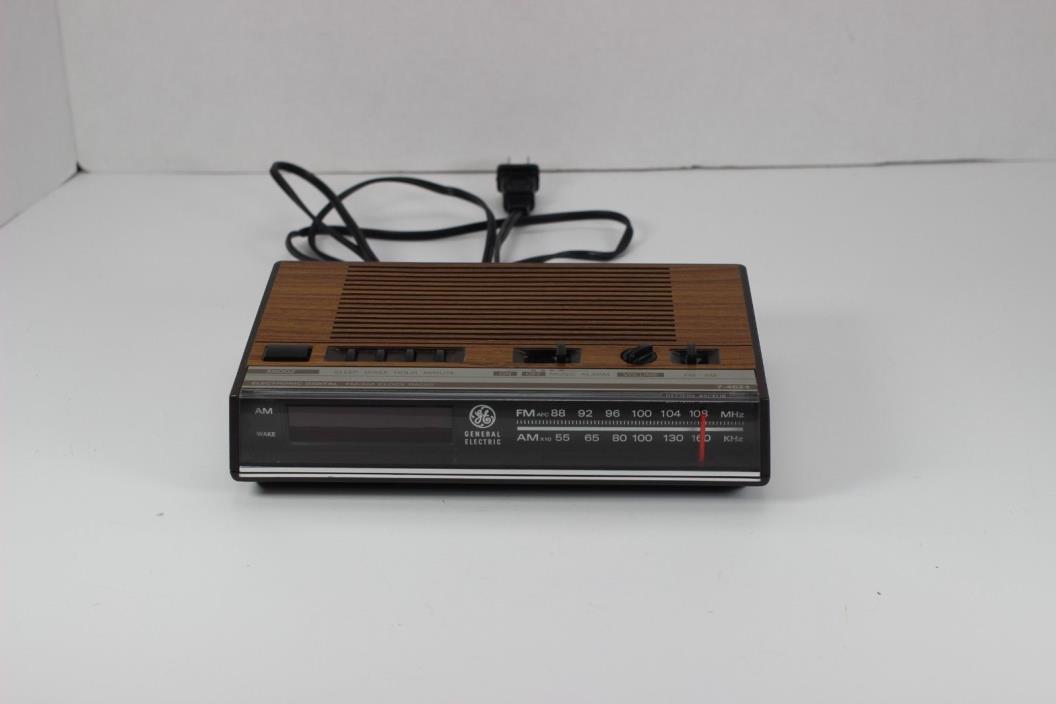 General Electric GE 7-4624B AM/FM Alarm Clock Radio Vintage Simulated Woodgrain
