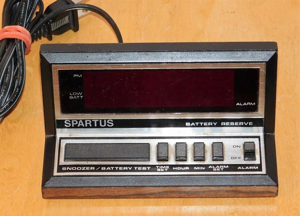 Vintage Retro Spartus 1140 Digital LCD Alarm Clock Faux Wood Grain Classic Sound