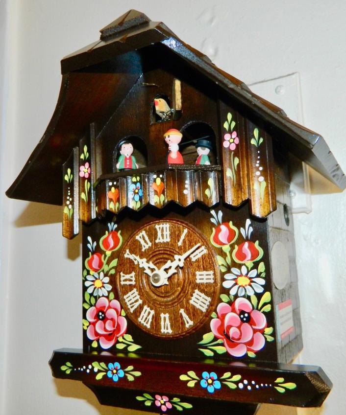 ***Musical Hand Painted Black Forest Germany Cuckoo Clock***
