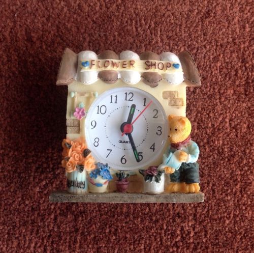 Vintage Quartz Flower Shop Clock Bear Flowers Runs Great
