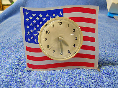 DECORATIVE PLASTIC AMERICAN FLAG DESK CLOCK BATTERY OPERATED QUARTZ
