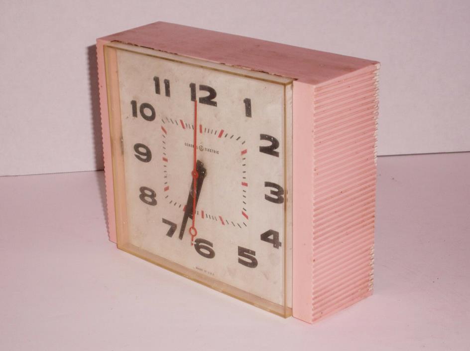 1950s Era GENERAL ELECTRIC WALL CLOCK Pink 