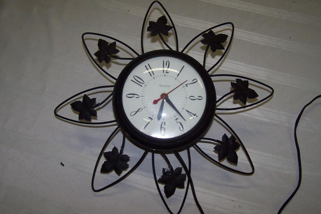 Vintage United Model #55 Retro Art Deco Black Leaf Wall Clock