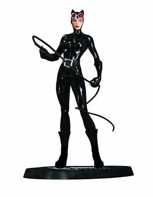 DC UNIVERSE ONLINE CATWOMAN STATUE (FACTORY SEALED, BRAND NEW, UNOPENED)