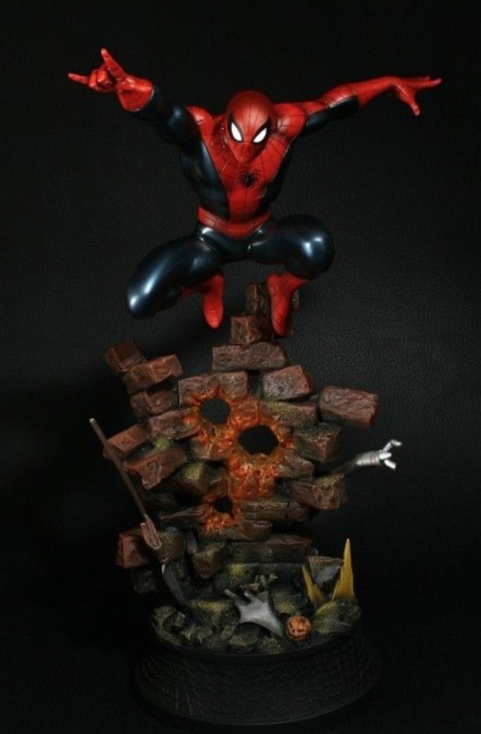 SPIDER-MAN ACTION STATUE BY BOWEN DESIGNS (FACTORY SEALED,MIB)