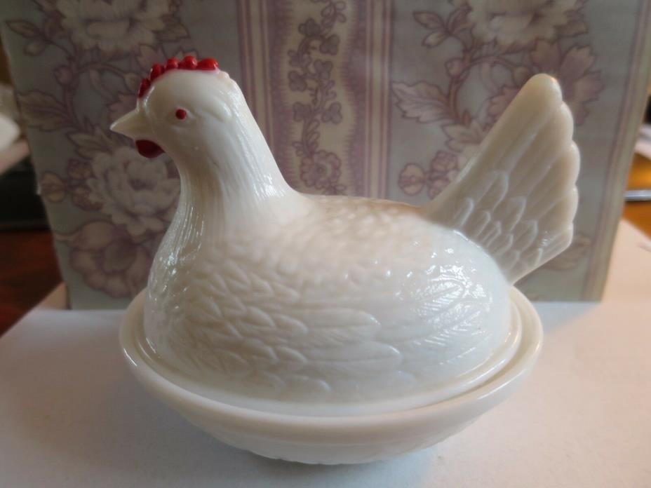 VINTAGE SMALL MILK GLASS HEN ON NEST COVERED DISH