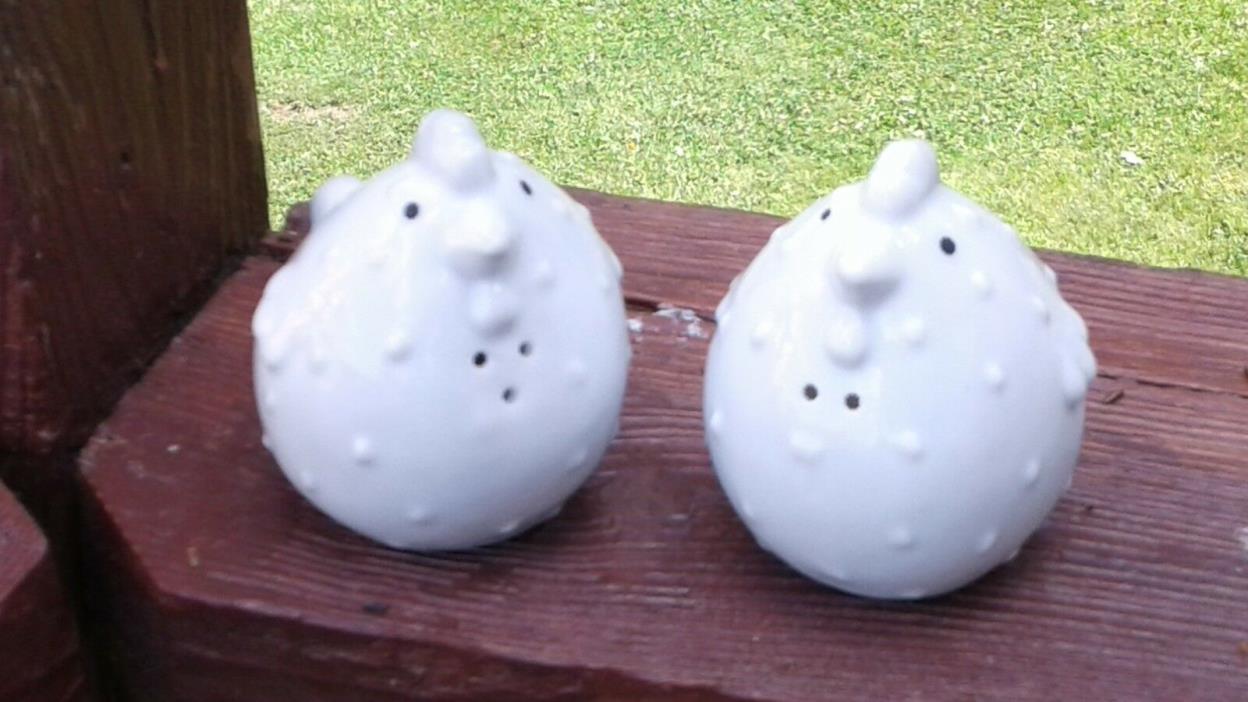 Chicken Salt and Pepper Shakers, White Ceramic, Adorable Vintage