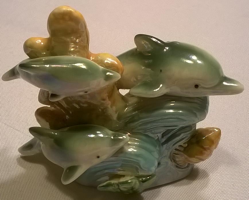 Porcelain 3 Dolphins on Waves with Shells Figurine 4 1/4