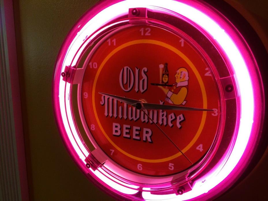 Old Milwaukee OldLogo Beer Bar Advertising Man Cave Neon Wall Clock Sign