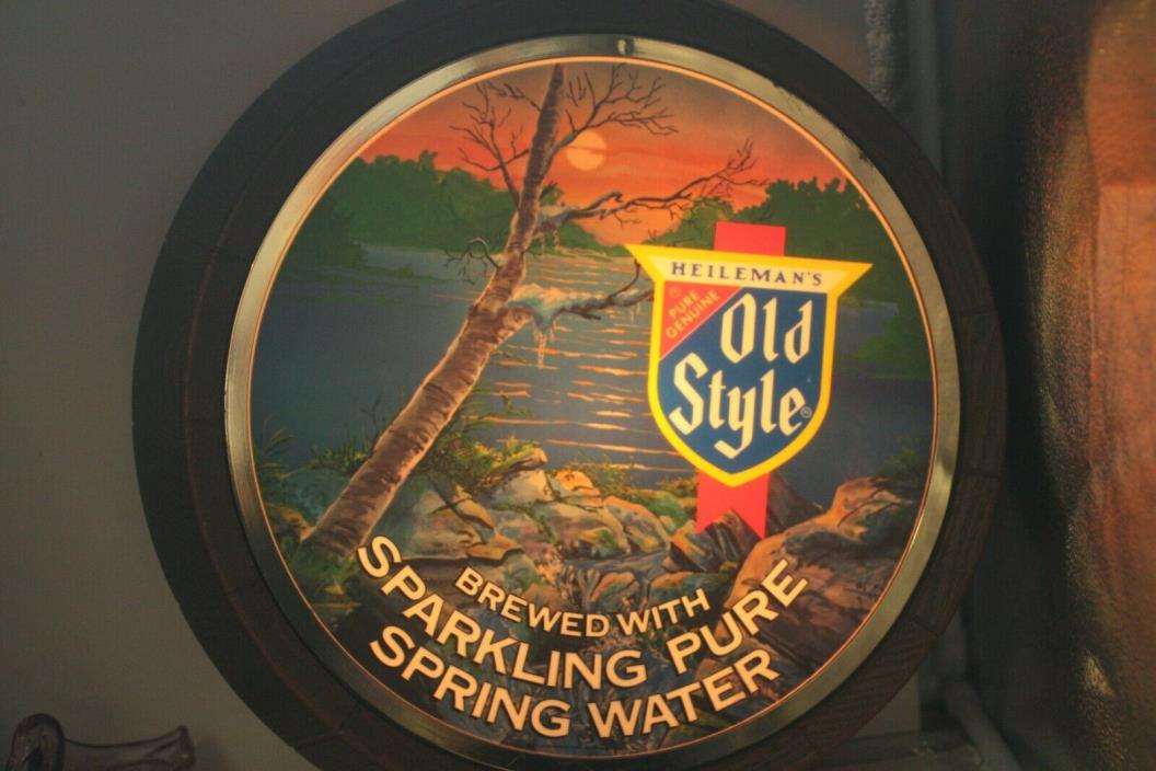 Vintage 1983 Heileman's Old Style Beer Barrel Sign Light with lake scene waters