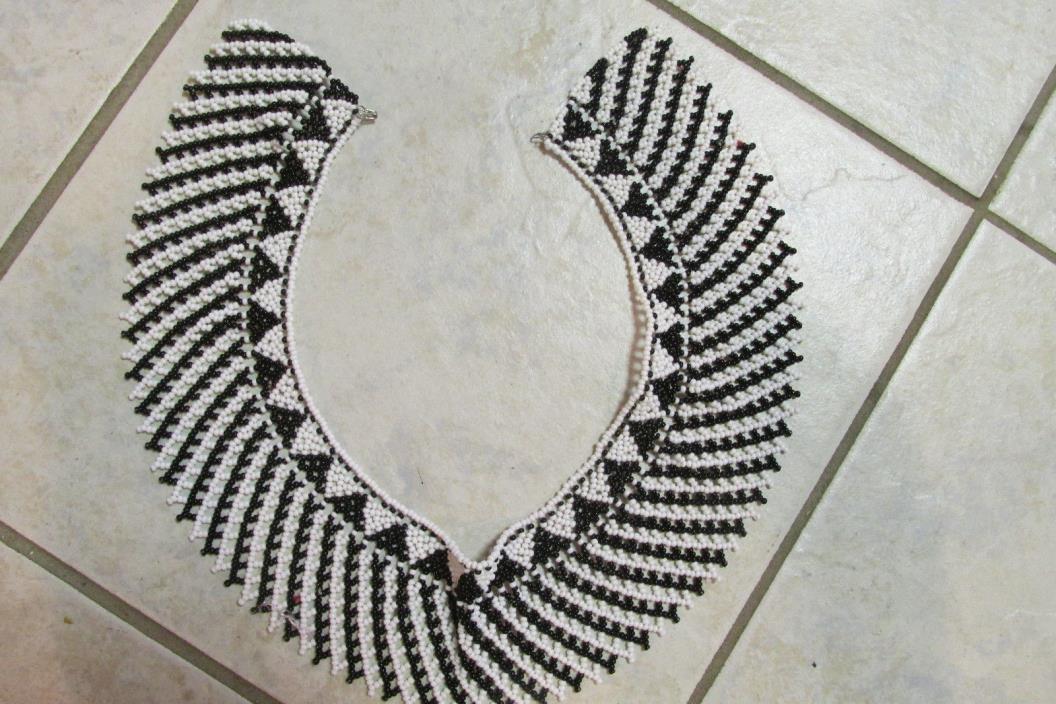 PANAMANIAN 'CHAQUIRA' NECKLACE - BLACK AND WHITE LADY'S BEAD NECKLACE