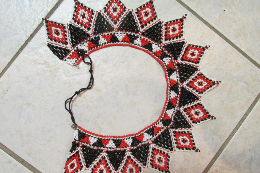 PANAMANIAN 'CHAQUIRA' BEAD NECKLACE - red, black and white