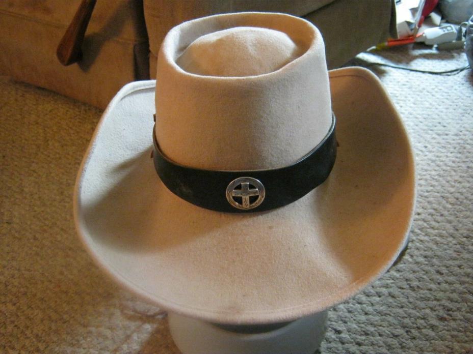 Preowned S.A.S.S. Gray wool cowboy hat metal cross on hat ban and western outfit