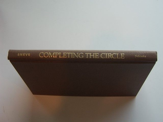 Completing the Circle Book by Virginia Driving Hawk Sneve  1995 NEW