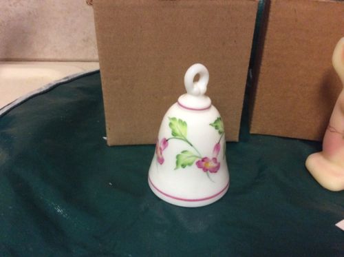 Fenton Art Glass - Hand Painted Loop Bell .. New In Box